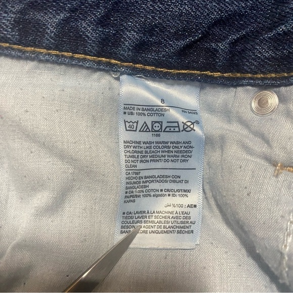 Old Navy Women’s Slouchy Straight Frayed Denim Button Down Cropped Jeans Sz 8 - Picture 5 of 5